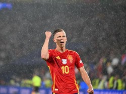 Dani Olmo Tak Akan ke Barcelona