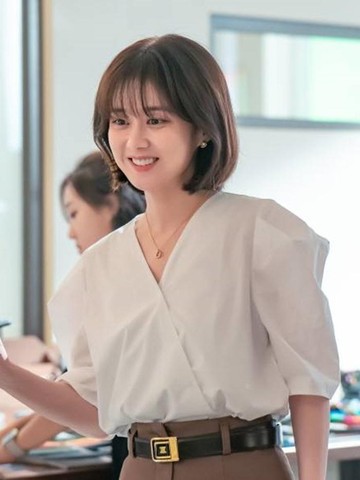 Inspirasi Office Look ala Jang Nara yang Stylish dan Elegan