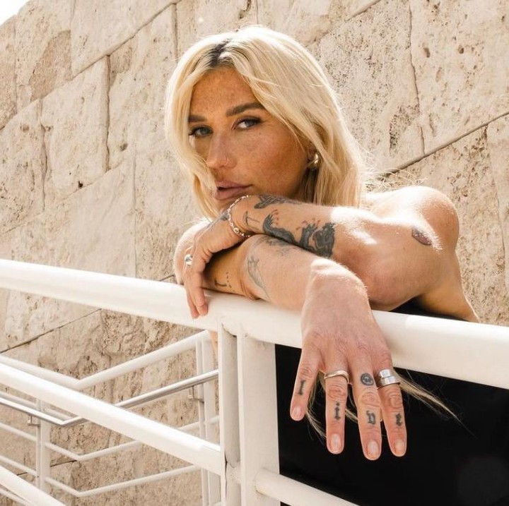 <p>Kesha, penyanyi sekaligus penulis lagu <em>California</em> ini merupakan artis lainnya yang dikenal genius. Penyanyi ini mengungkapkan bahwa ia memiliki skor IQ 140 dan tes SAT 1500. Kesha mengaku bahwa dahulu ia adalah maniak matematika. (Foto: Instagram @kesha)</p>