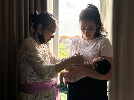 Mantan Aktris FTV Westny DJ Melahirkan Anak Kedua, Gelar Upacara Kepus Pungsed 7 Hari
