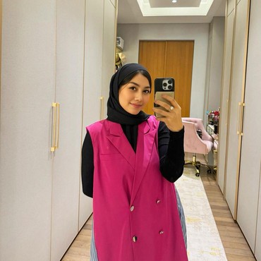 Pakai Gaya 'Jipon', 7 Penampilan Hijab Nisya Ahmad Usai Pulang Haji Tuai Kritikan