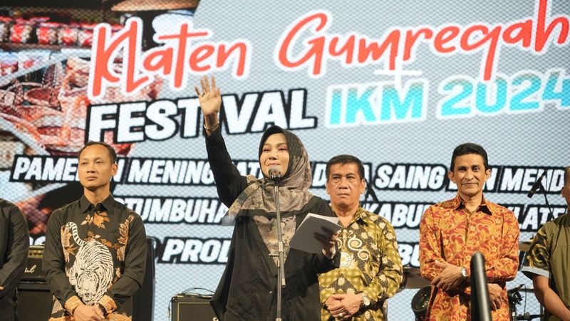 Bupati Klaten, Sri Mulyani membuka secara langsung Festival Industri Kecil dan Menengah (IKM) 2024 bertajuk Klaten Gumbregah pada Kamis (4/7)