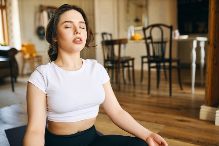 4 Latihan Pernapasan untuk Meredakan Stres, Yuk Lakukan!