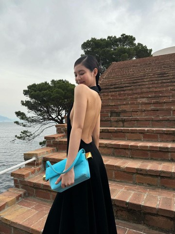 5 Idol K-Pop Ini Pernah Jadi Model Runway, Ada Biasmu?