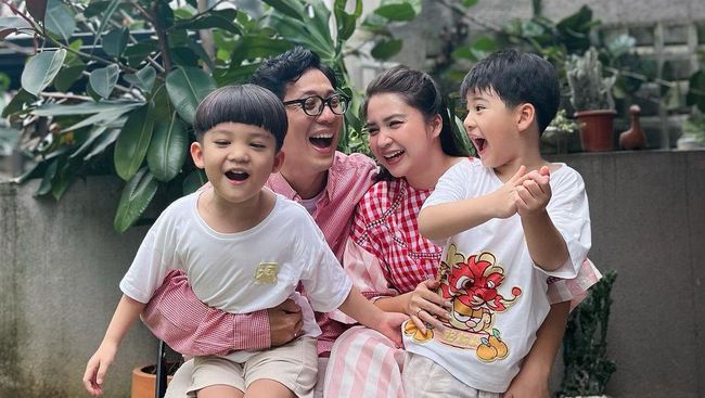 Sifat Putri Titian di Rumah Dibongkar Sang Putra Lewat Tugas Sekolah dan Dipajang di Mading