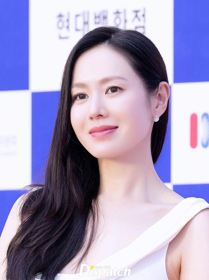 Pada Kamis, (4/7) lalu, Son Ye Jin menjadi salah satu aktris Korea yang hadir di red carpet Bucheon International Fantastic Film Festival (BIFAN) ke-28./ Foto: instagram.com/koreadispatch