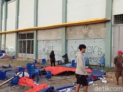 Duduk Perkara Suporter Bola Bongkar Tenda Konser Musik di Stadion Bawela