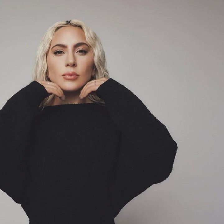 <p>Stefani Joanne Angelina Germanotta atau yang lebih dikenal dengan nama panggung Lady Gaga adalah artis perempuan selanjutnya yang ber-IQ tinggi. Penyanyi yang juga seorang penulis lirik ini memiliki skor IQ mencapai 166, lho. (Foto: Instagram @ladygaga)</p>