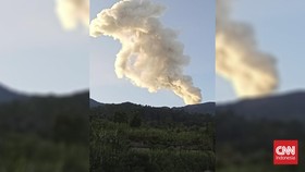 Gunung Marapi Sumbar 3 Kali Erupsi, Warga Waspada Banjir Lahar