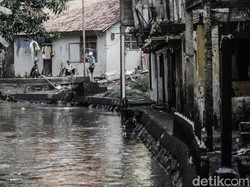 Video: Warga Ungkap Alasan Pilih Tinggal di Kampung Zombie Jaktim