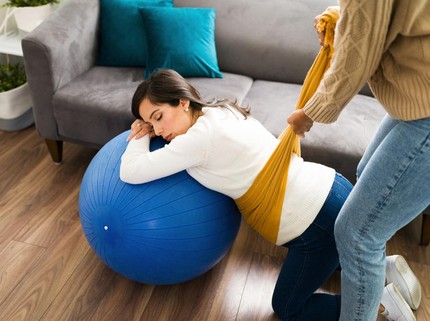 Tips Bersalin Nyaman dengan Teknik Rebozo, Ibu Hamil Merapat Yuk