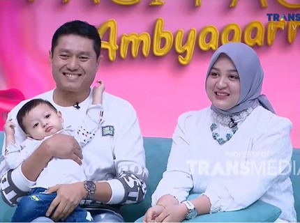 Kisah Viral Pasutri Beda Usia 24 Th, Awalnya Menolak Kini Hidup Bahagia