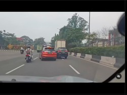 Viral LCGC Sigra Ugal-ugalan, Senggol Mobil-Bikin Celaka Pemotor