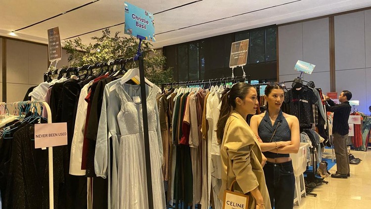 Influencer Claudia Setyohadi dan Olivia Pramaisella