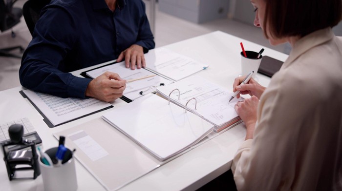 Coretax 2025 mengubah sistem perpajakan dengan pemeriksaan data-driven. Transparansi dan akurasi meningkat, memudahkan pengawasan dan kepatuhan pajak.