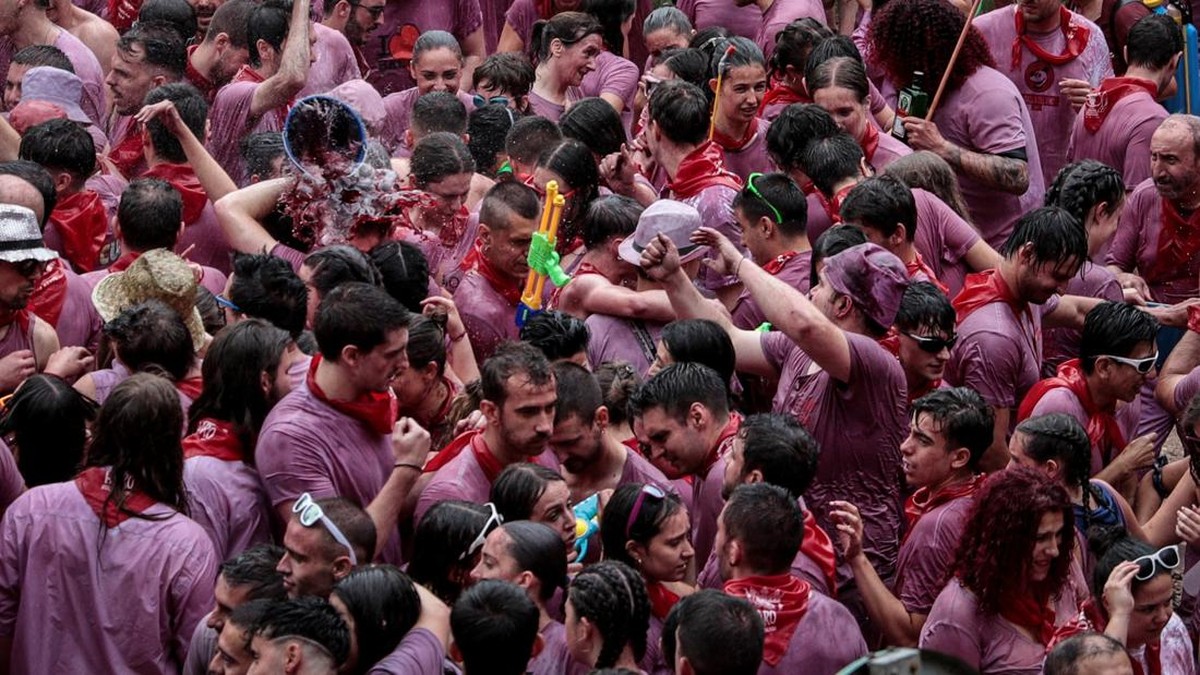 FOTO: Meriah Festival Perang Anggur di Spanyol