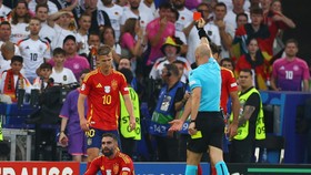 Rekor 16 Kartu Kuning dan 1 Kartu Merah Lahir di Spanyol vs Jerman