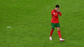 FOTO: Kesedihan Ronaldo Cs Usai Kalah dari Prancis di Euro 2024