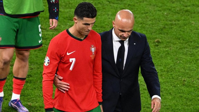 Pelatih Portugal Roberto Martinez merespons rumor kemungkinan Cristiano Ronaldo pensiun dari tim nasional usai tersingkir dari Euro 2024.