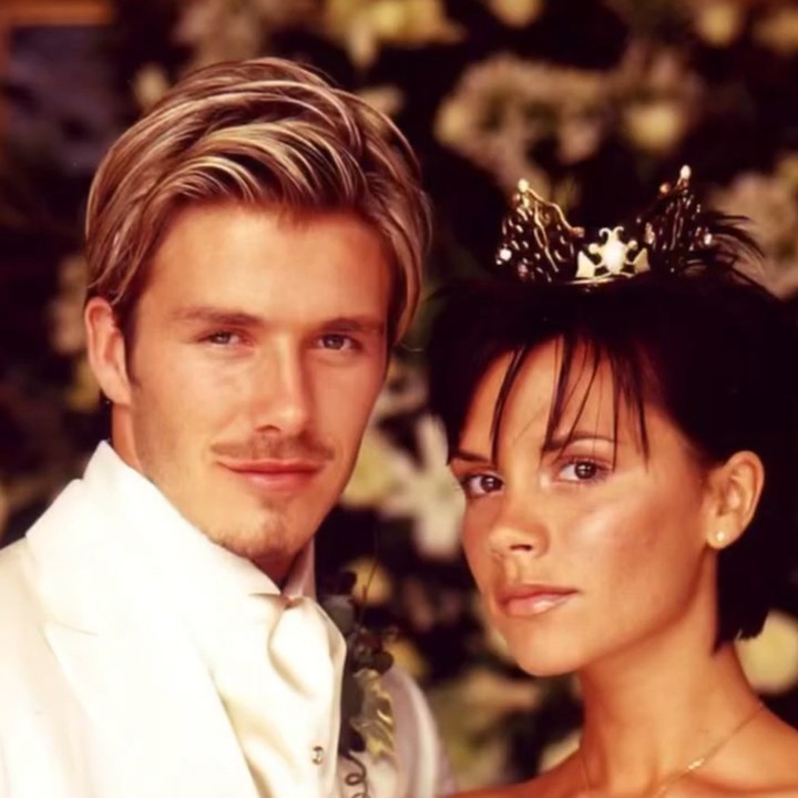 <p>Victoria dan David Beckham tengah merayakan hari ulang tahun pernikahan mereka. Pasangan ini sudah membangun rumah tangga selama 25 tahun, Bunda. (Foto: Instagram @victoriabeckham @davidbeckham)</p>