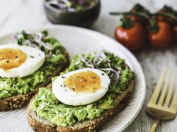 Avocado Toast Makin Sehat dan Enak Diracik dengan 5 Bahan Ini