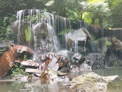 Goa Rajo Bangli, Keindahan Air Terjun dan Kolam Alami di Bali