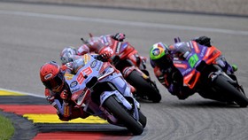 Marquez di MotoGP Jerman: Layar Pecah, Airbag Mengembang, Rusuk Sakit