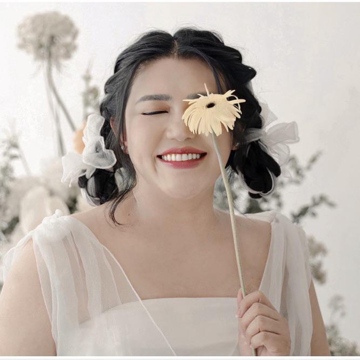 <p>Penyanyi cantik Via Vallen menikah dengan Chevra Yolandi pada tahun 2022. Pada Februari 2024 lalu, ia pun mengumumkan kehamilan pertamanya. (Foto: Instagram: @viavallen)</p>