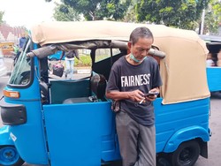 Senja Kala Sopir Bajaj Si Ikon Kota Jakarta
