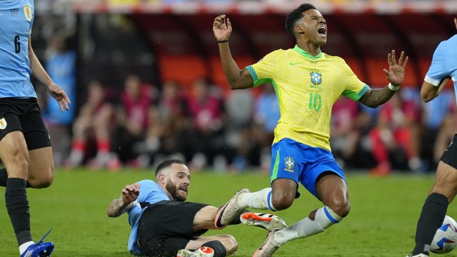 Brasil harus angkat kaki dari ajang Copa America setelah disingkirkan Uruguay lewat adu penalti pada babak perempat final Copa America 2024.
