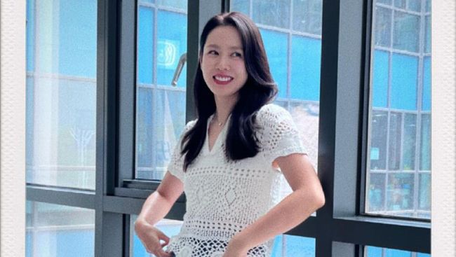 Son Ye Jin Bongkar Isi Tas, Barang Gemas Milik Anaknya Disorot