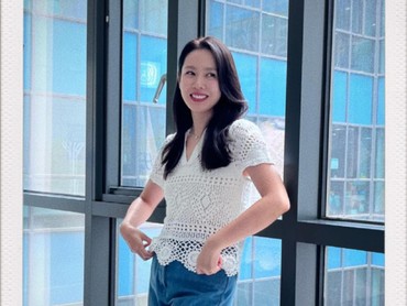 Son Ye Jin Bongkar Isi Tas, Barang Gemas Milik Anaknya Disorot