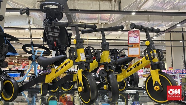 Aneka sepeda diskon gede dari harga normal Rp1,5 juta jadi tinggal Rp1.039.200 per unit di Transmart Full Day Sale, Minggu (17/11).
