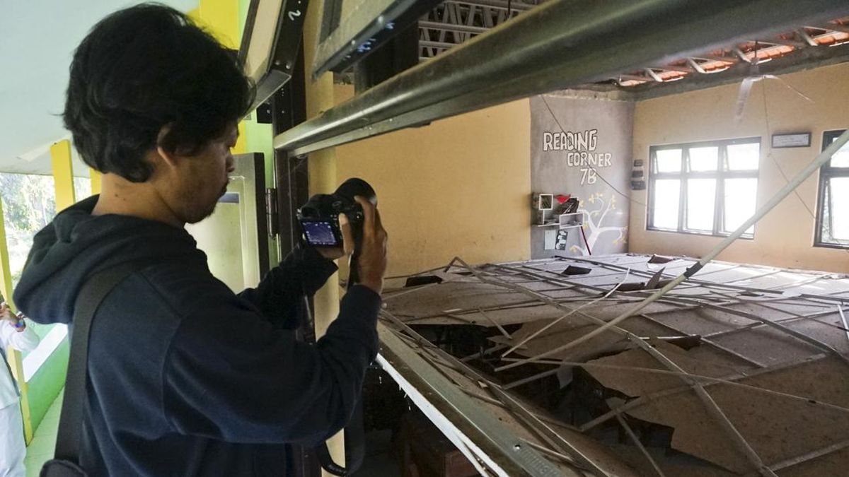 Atap SMP Pasundan 1 Bandung Roboh, Enam Siswa Terluka