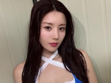 img-title Penampilan di Waterbomb Viral, Kwon Eunbi Kini Kebanjiran Rezeki