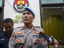 Bukan Ditusuk Obeng, Polisi di Jombang Cuma Dilempar HP oleh Istri