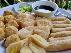 Hubungan Pempek dengan Sriwijaya dan Rasa Cuko yang Penuh Misteri