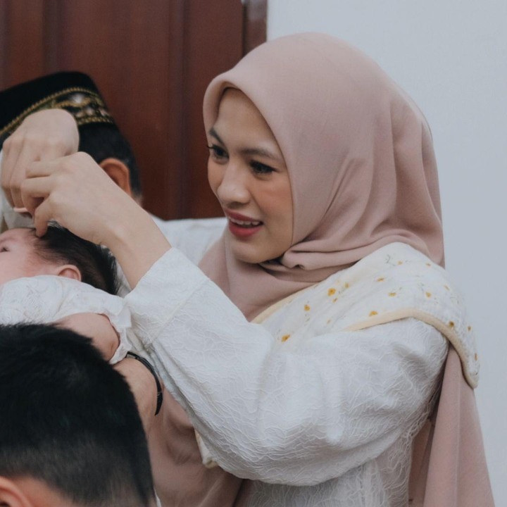 <p>Pada laman Instagram-nya, Icha turut mengungkapkan harapannya. Tidak hanya itu, ia juga mengucapkan terima kasih atas doa yang dipanjatkan untuk ketiga anaknya. (Foto: Instagram: @ichasoebandono)</p>