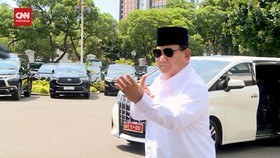 VIDEO: Momen Prabowo Lari Kecil dan Pose Silat Sebelum Temui Jokowi