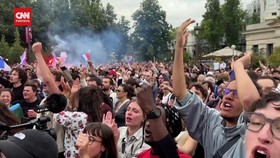 VIDEO: Sayap Kiri Menang, Tangis Gembira Merebak di Paris