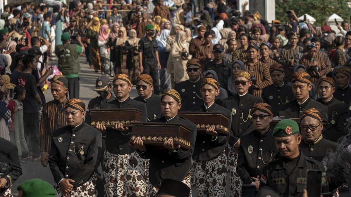 FOTO: Kerbau Bule dan Tradisi Satu Suro di Tanah Jawa