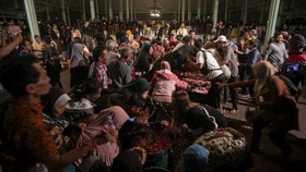 Tradisi 1 Suro. (ANTARA FOTO/Mohammad Ayudha/YU)