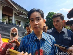 Ganti Gaya Rambut Belah Tengah, Gibran Dibilang Mirip Aktor Korea Kim Soo Hyun