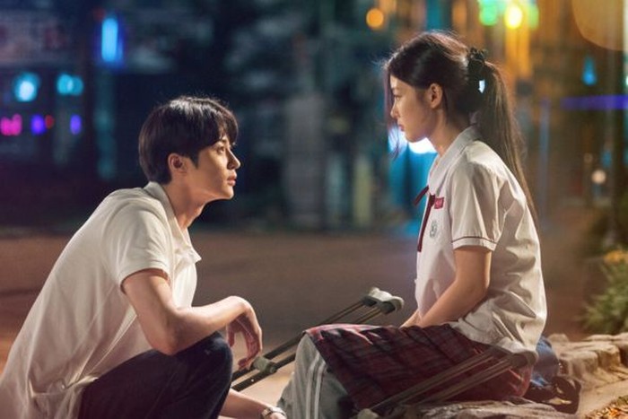 5 Film Bertemakan Cinta Segitiga di Netflix, Bikin Gregetan!