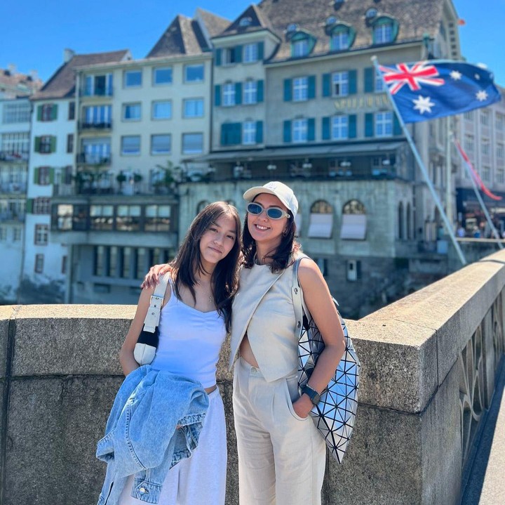 <p>Hal tersebut diketahui langsung dari beberapa potret yang diunggah oleh Donna melalui akun Instagram pribadinya. "Pertama kali girls trip yang jauh berdua <em>@sabrinasianthrya,"</em> tulis Donna, dikutip dari laman <em>Instagram@dagnesia,</em> Selasa (9/7/2024). (Foto: Instagram@dagnesia)</p>