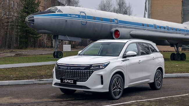 Produsen otomotif Motorinvest mulai memproduksi Evolute i-Space yang merupakan mobil hybrid produksi lokal pertama.