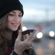 Paling Malas Ngetik, 3 Zodiak Ini Lebih Suka Kirim Voice Note saat Chatting bersama Temannya