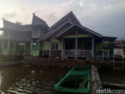 Menengok Rumah Pintar Warisan Pejuang Pendidikan Een Sukaesih