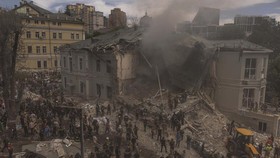 FOTO: Rudal Rusia Bombardir Kyiv Hantam RS Anak, 37 Orang Tewas
