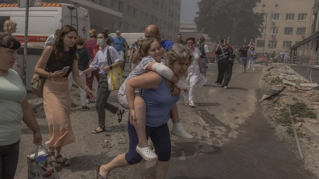 Kementerian Luar Negeri Indonesia mengecam keras serangan rudal Rusia terhadap rumah sakit anak di Kyiv, Ukraina, Senin (8/7) lalu.